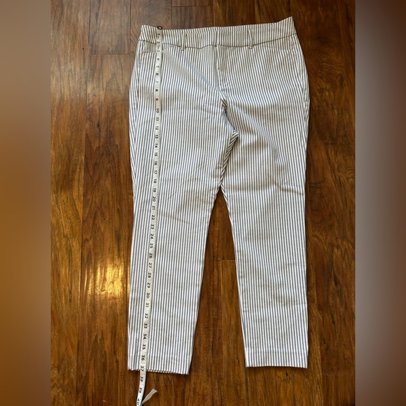 Old Navy Pants - Old Navy Pin Striped Women's Capri Pants Size 14 Cotton Blend Fall